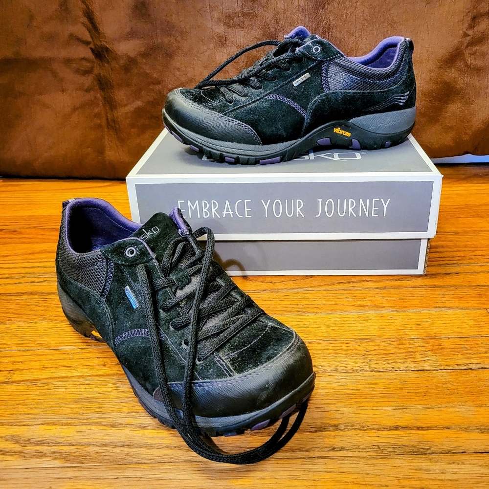 Dansko Women's Paisley Black  Waterproof Suede Outdoor Sneaker - 7.5 - VGUC